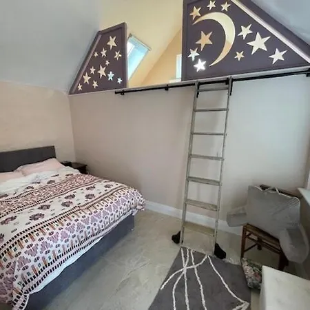 Historic Thatched Getaway In Kilkenny