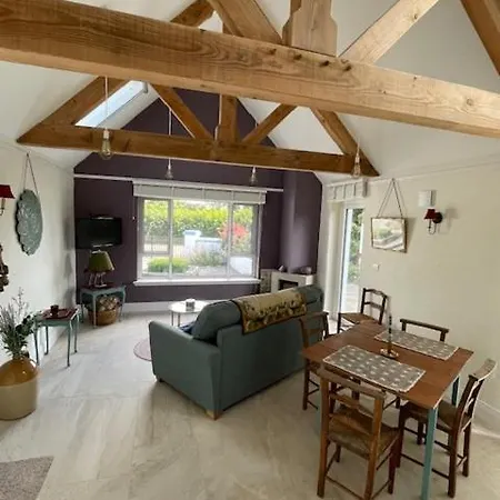 Historic Thatched Getaway In Kilkenny Ballyline