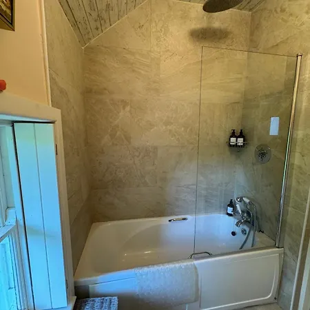 Holiday home Historic Thatched Getaway In Kilkenny Ballyline