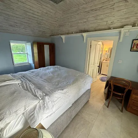 Historic Thatched Getaway In Kilkenny *