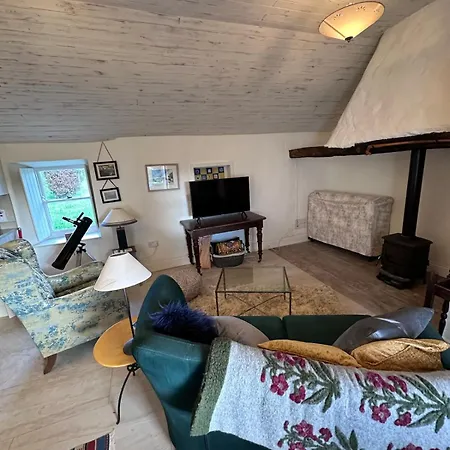 Historic Thatched Getaway In Kilkenny