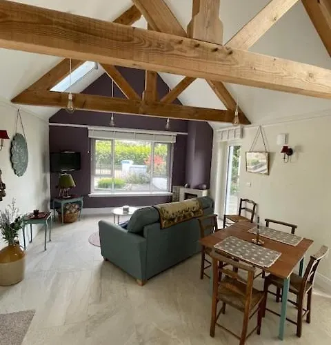 Historic Thatched Getaway In Kilkenny Ballyline