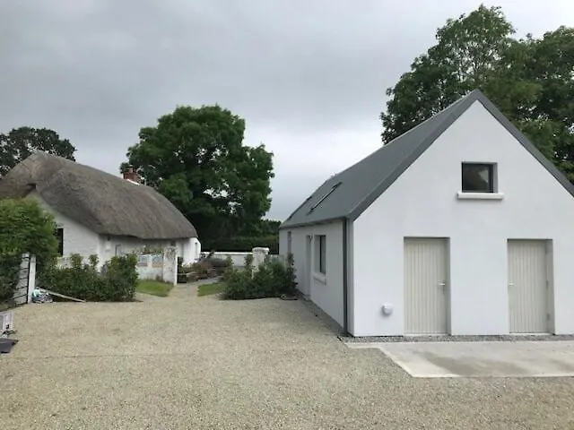 Historic Thatched Getaway In Kilkenny Ballyline