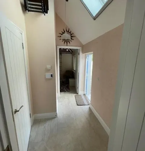 Historic Thatched Getaway In Kilkenny